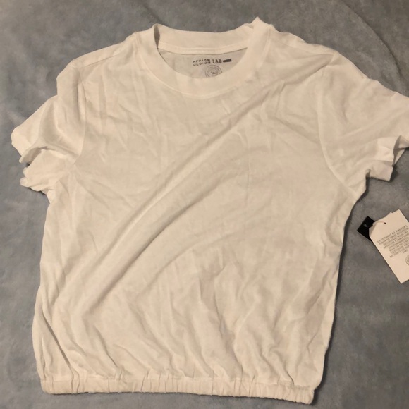 (xs) white cropped tee - Picture 1 of 3